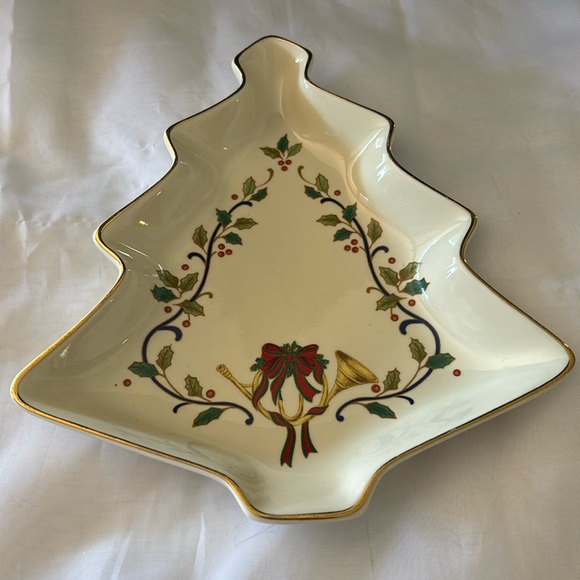 Tree Candy Dish Mikasa Fine Porcelain Holiday Elegance Candy Dish 8 5/8” - Picture 1 of 4